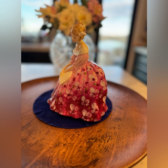 Royal Doulton Pretty Ladies "Victoria" HN 2471 made in England bone China - Picture 4 of 7